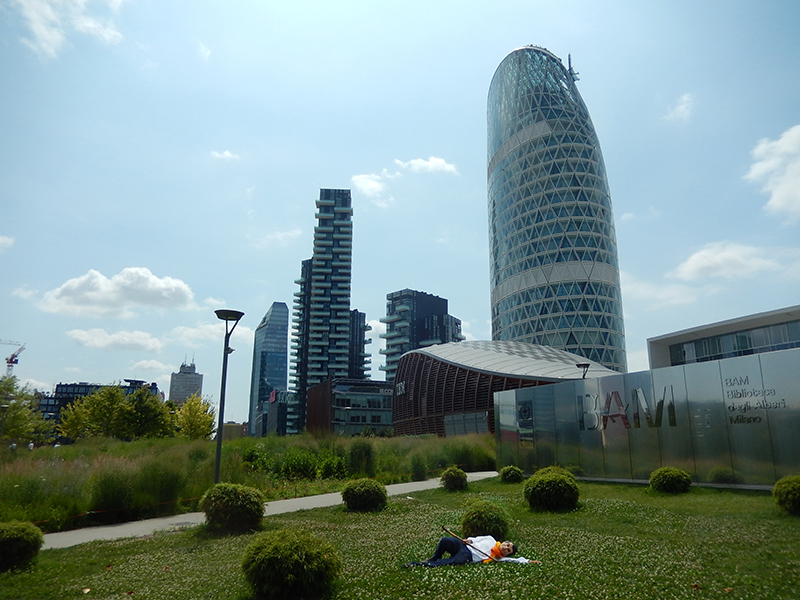 CAPONE STORY 10 Corso Como Milano Piazza Gae Aulenti performance 2023